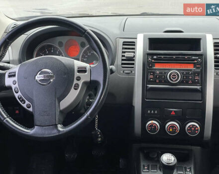 Черный Ниссан ИксТрейл, объемом двигателя 2 л и пробегом 210 тыс. км за 8750 $, фото 27 на Automoto.ua