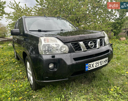 Черный Ниссан ИксТрейл, объемом двигателя 2 л и пробегом 260 тыс. км за 9300 $, фото 2 на Automoto.ua