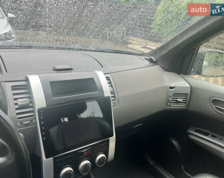 Черный Ниссан ИксТрейл, объемом двигателя 2 л и пробегом 175 тыс. км за 11500 $, фото 6 на Automoto.ua