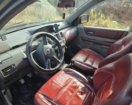 Черный Ниссан ИксТрейл, объемом двигателя 2.2 л и пробегом 206 тыс. км за 4000 $, фото 6 на Automoto.ua