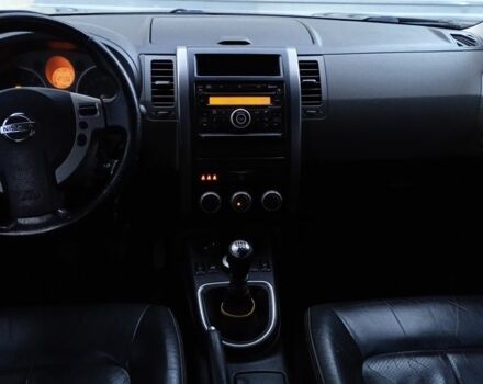 Чорний Ніссан ІксТрейл, об'ємом двигуна 2 л та пробігом 154 тис. км за 8880 $, фото 6 на Automoto.ua