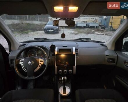 Черный Ниссан ИксТрейл, объемом двигателя 2 л и пробегом 200 тыс. км за 10300 $, фото 2 на Automoto.ua