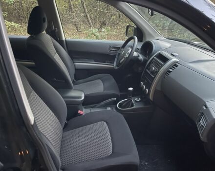 Черный Ниссан ИксТрейл, объемом двигателя 2.2 л и пробегом 200 тыс. км за 5800 $, фото 11 на Automoto.ua