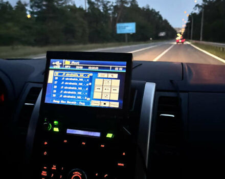 Чорний Ніссан ІксТрейл, об'ємом двигуна 2.49 л та пробігом 233 тис. км за 10500 $, фото 6 на Automoto.ua