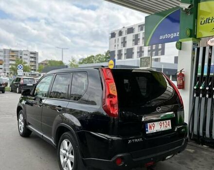 Черный Ниссан ИксТрейл, объемом двигателя 2 л и пробегом 305 тыс. км за 9800 $, фото 2 на Automoto.ua