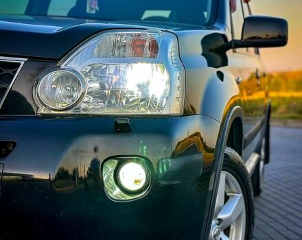 Черный Ниссан ИксТрейл, объемом двигателя 2 л и пробегом 227 тыс. км за 8300 $, фото 3 на Automoto.ua