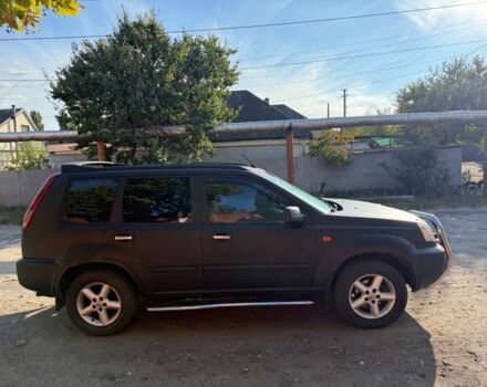 Черный Ниссан ИксТрейл, объемом двигателя 2 л и пробегом 200 тыс. км за 2950 $, фото 3 на Automoto.ua