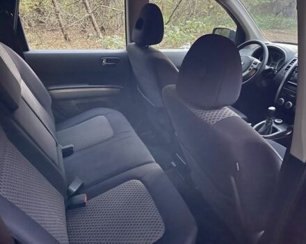 Черный Ниссан ИксТрейл, объемом двигателя 2.2 л и пробегом 200 тыс. км за 5800 $, фото 12 на Automoto.ua