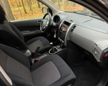 Черный Ниссан ИксТрейл, объемом двигателя 2.2 л и пробегом 232 тыс. км за 3200 $, фото 4 на Automoto.ua