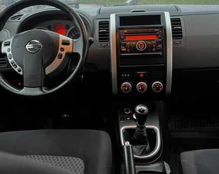 Чорний Ніссан ІксТрейл, об'ємом двигуна 2 л та пробігом 240 тис. км за 6500 $, фото 12 на Automoto.ua