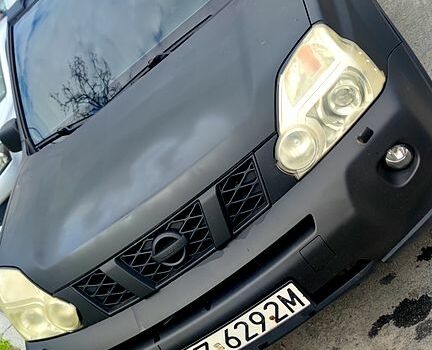 Черный Ниссан ИксТрейл, объемом двигателя 2 л и пробегом 331 тыс. км за 4200 $, фото 2 на Automoto.ua