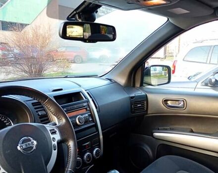 Черный Ниссан ИксТрейл, объемом двигателя 2 л и пробегом 238 тыс. км за 10500 $, фото 4 на Automoto.ua