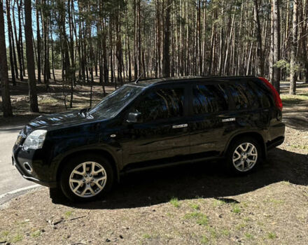 Черный Ниссан ИксТрейл, объемом двигателя 2 л и пробегом 226 тыс. км за 13000 $, фото 2 на Automoto.ua