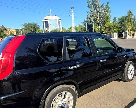 Чорний Ніссан ІксТрейл, об'ємом двигуна 2 л та пробігом 325 тис. км за 13500 $, фото 5 на Automoto.ua
