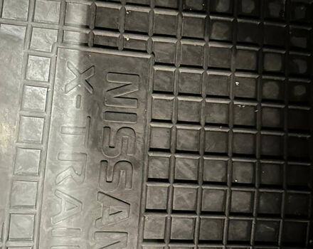 Черный Ниссан ИксТрейл, объемом двигателя 2 л и пробегом 183 тыс. км за 10500 $, фото 38 на Automoto.ua