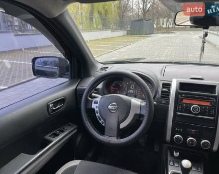 Черный Ниссан ИксТрейл, объемом двигателя 2 л и пробегом 169 тыс. км за 10900 $, фото 16 на Automoto.ua