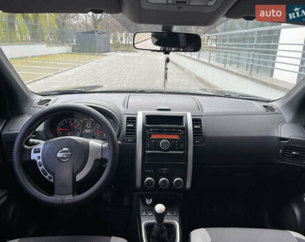 Черный Ниссан ИксТрейл, объемом двигателя 2 л и пробегом 169 тыс. км за 10900 $, фото 15 на Automoto.ua