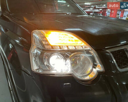 Черный Ниссан ИксТрейл, объемом двигателя 2 л и пробегом 183 тыс. км за 10500 $, фото 3 на Automoto.ua