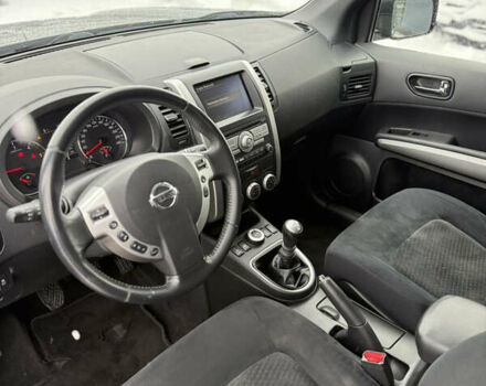 Черный Ниссан ИксТрейл, объемом двигателя 2 л и пробегом 258 тыс. км за 11999 $, фото 8 на Automoto.ua