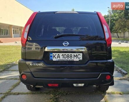 Чорний Ніссан ІксТрейл, об'ємом двигуна 2 л та пробігом 129 тис. км за 13000 $, фото 3 на Automoto.ua