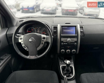 Черный Ниссан ИксТрейл, объемом двигателя 2 л и пробегом 258 тыс. км за 11999 $, фото 16 на Automoto.ua