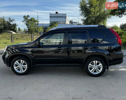 Черный Ниссан ИксТрейл, объемом двигателя 2 л и пробегом 216 тыс. км за 13000 $, фото 4 на Automoto.ua