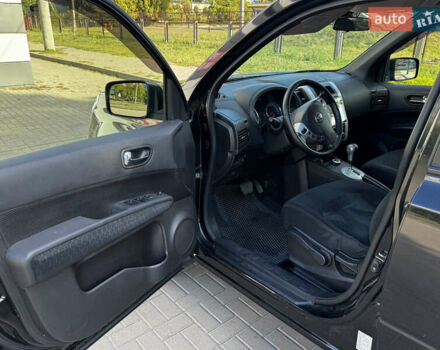 Черный Ниссан ИксТрейл, объемом двигателя 2 л и пробегом 216 тыс. км за 13000 $, фото 7 на Automoto.ua