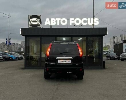 Черный Ниссан ИксТрейл, объемом двигателя 2 л и пробегом 250 тыс. км за 12990 $, фото 6 на Automoto.ua