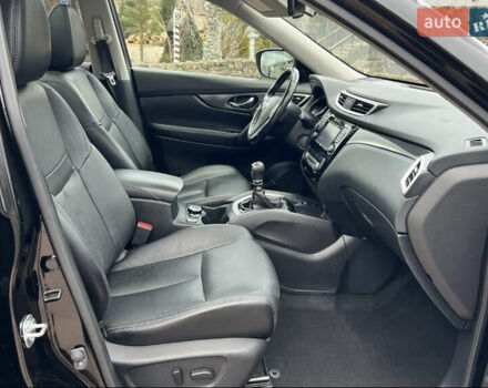 Черный Ниссан ИксТрейл, объемом двигателя 1.6 л и пробегом 211 тыс. км за 16200 $, фото 7 на Automoto.ua