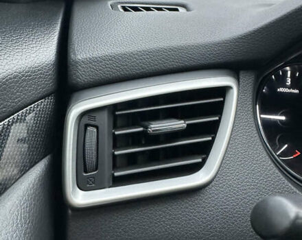 Черный Ниссан ИксТрейл, объемом двигателя 1.6 л и пробегом 200 тыс. км за 16300 $, фото 124 на Automoto.ua