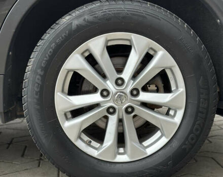 Черный Ниссан ИксТрейл, объемом двигателя 1.6 л и пробегом 200 тыс. км за 16300 $, фото 71 на Automoto.ua