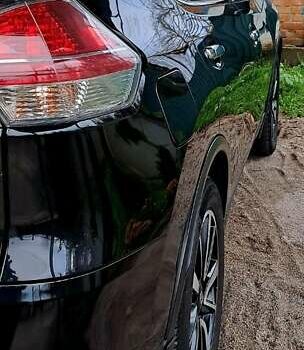 Черный Ниссан ИксТрейл, объемом двигателя 1.6 л и пробегом 202 тыс. км за 17000 $, фото 2 на Automoto.ua