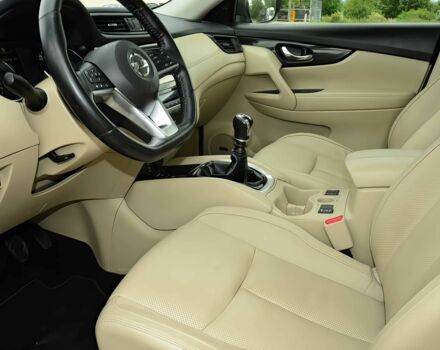 Черный Ниссан ИксТрейл, объемом двигателя 1.6 л и пробегом 47 тыс. км за 13800 $, фото 6 на Automoto.ua