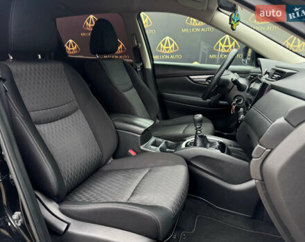 Черный Ниссан ИксТрейл, объемом двигателя 2 л и пробегом 129 тыс. км за 18300 $, фото 11 на Automoto.ua