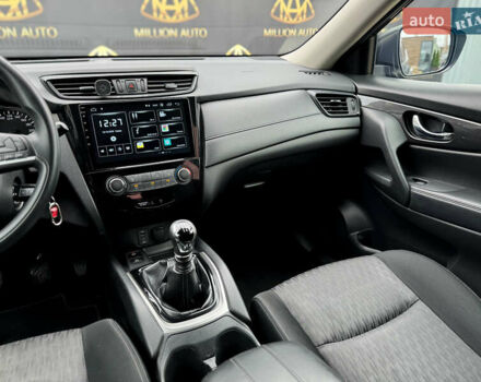 Черный Ниссан ИксТрейл, объемом двигателя 2 л и пробегом 129 тыс. км за 18300 $, фото 18 на Automoto.ua