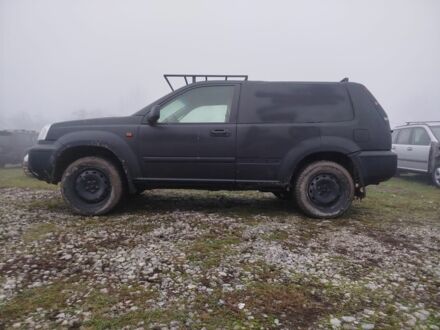 Черный Ниссан ИксТрейл, объемом двигателя 2.2 л и пробегом 300 тыс. км за 3000 $, фото 1 на Automoto.ua