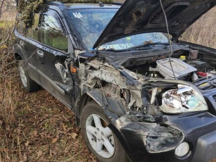 Черный Ниссан ИксТрейл, объемом двигателя 2 л и пробегом 280 тыс. км за 2500 $, фото 1 на Automoto.ua