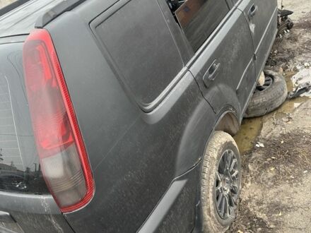 Чорний Ніссан ІксТрейл, об'ємом двигуна 2.2 л та пробігом 250 тис. км за 1500 $, фото 1 на Automoto.ua