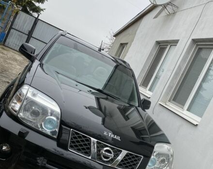 Черный Ниссан ИксТрейл, объемом двигателя 2 л и пробегом 300 тыс. км за 7000 $, фото 1 на Automoto.ua