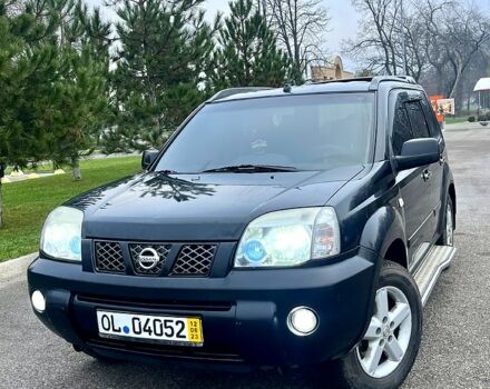 Черный Ниссан ИксТрейл, объемом двигателя 2.2 л и пробегом 299 тыс. км за 4000 $, фото 1 на Automoto.ua