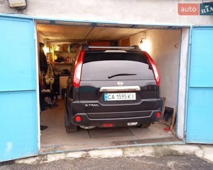 Черный Ниссан ИксТрейл, объемом двигателя 2 л и пробегом 238 тыс. км за 10500 $, фото 1 на Automoto.ua