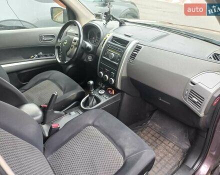 Фиолетовый Ниссан ИксТрейл, объемом двигателя 2 л и пробегом 265 тыс. км за 9200 $, фото 6 на Automoto.ua