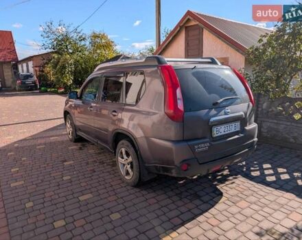 Фиолетовый Ниссан ИксТрейл, объемом двигателя 2 л и пробегом 185 тыс. км за 11000 $, фото 10 на Automoto.ua