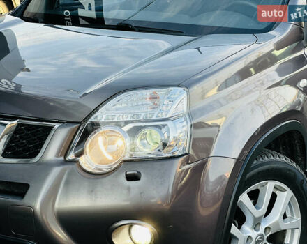 Фиолетовый Ниссан ИксТрейл, объемом двигателя 2 л и пробегом 190 тыс. км за 10800 $, фото 2 на Automoto.ua