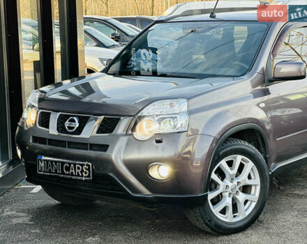 Фиолетовый Ниссан ИксТрейл, объемом двигателя 2 л и пробегом 190 тыс. км за 10800 $, фото 1 на Automoto.ua