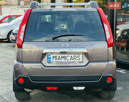 Фиолетовый Ниссан ИксТрейл, объемом двигателя 2 л и пробегом 190 тыс. км за 10800 $, фото 5 на Automoto.ua
