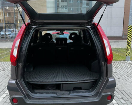 Фиолетовый Ниссан ИксТрейл, объемом двигателя 2 л и пробегом 253 тыс. км за 11000 $, фото 1 на Automoto.ua