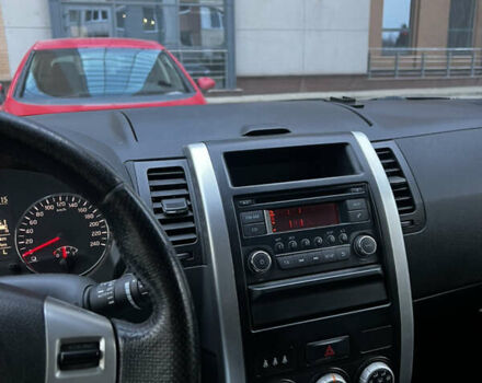 Фиолетовый Ниссан ИксТрейл, объемом двигателя 2 л и пробегом 253 тыс. км за 11000 $, фото 4 на Automoto.ua