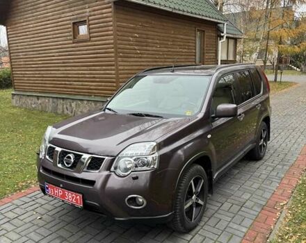 Фиолетовый Ниссан ИксТрейл, объемом двигателя 2 л и пробегом 210 тыс. км за 14800 $, фото 1 на Automoto.ua