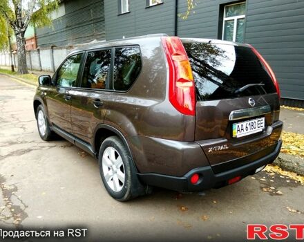 Коричневый Ниссан ИксТрейл, объемом двигателя 2 л и пробегом 211 тыс. км за 8800 $, фото 3 на Automoto.ua
